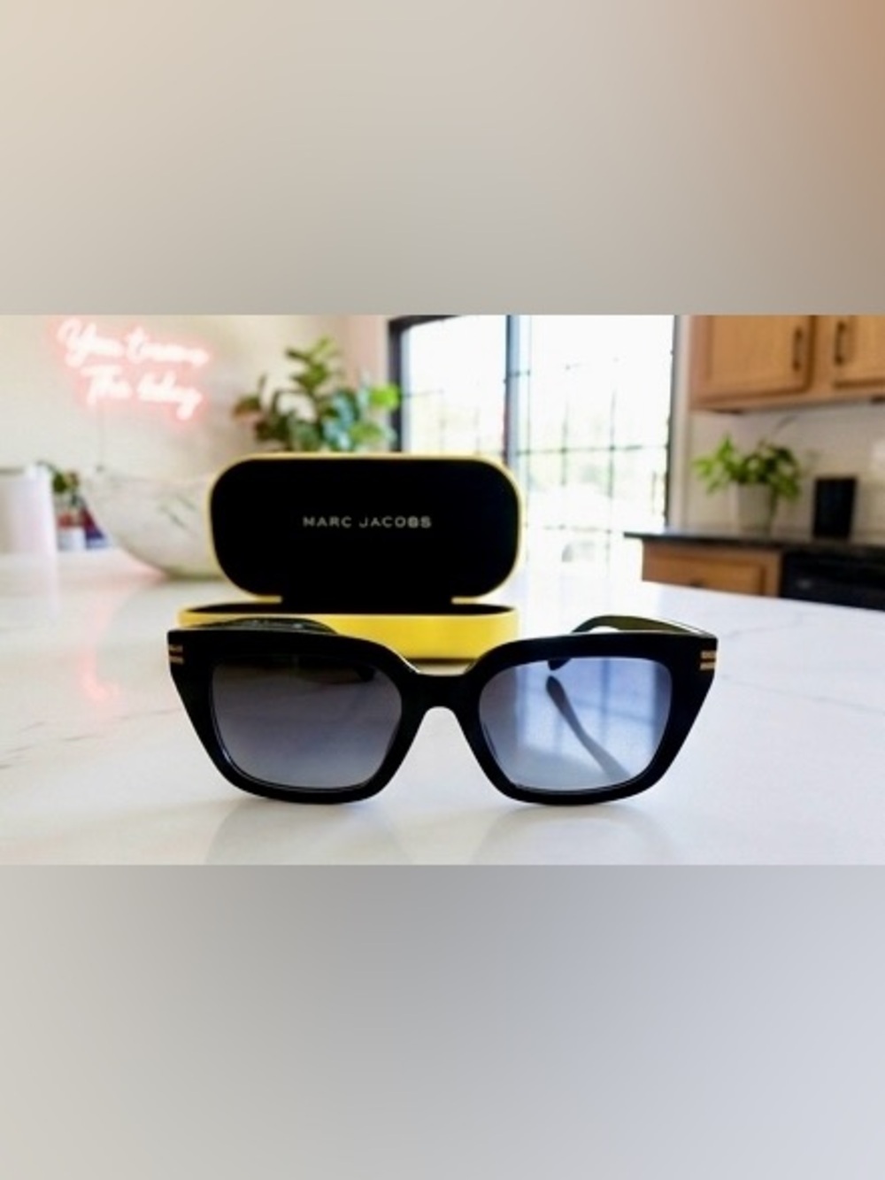 Marc Jacobs Black Sunglasses with Gold Temple Accents and Gradient Lenses Unisex - Picture 11 of 14
